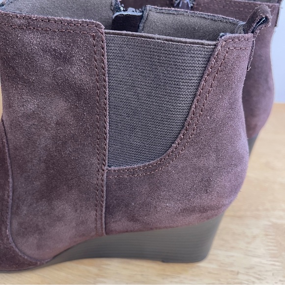 Clarks Crystal Quartz Brown Suede Leather Wedge Chelsea Boots Booties Size 7.5W - Picture 14 of 15
